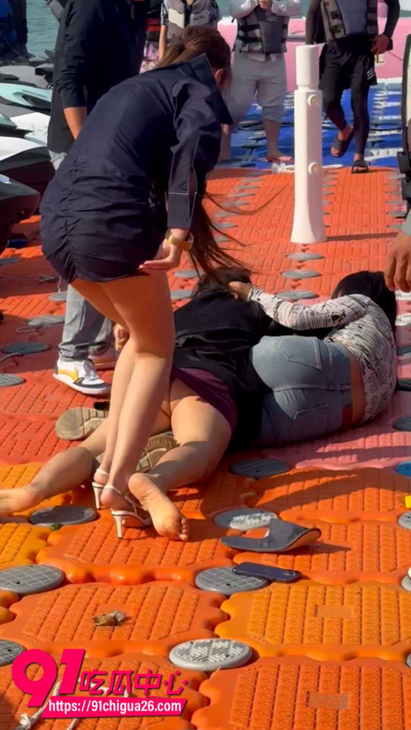 三亚玛瑞纳酒店码头王子摩托艇俱乐部老板娘打架现场6