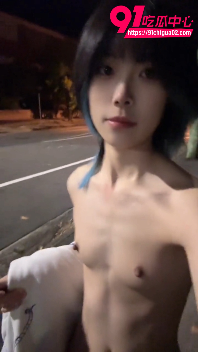 高颜值贫乳小骚逼夕暮 让裸体户外上街就上街3