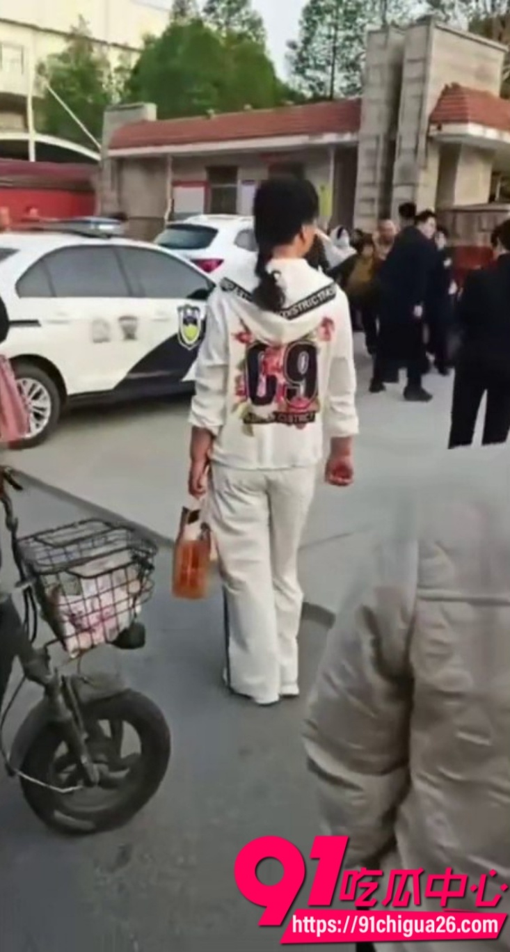 濮阳学子衣柜上吊9