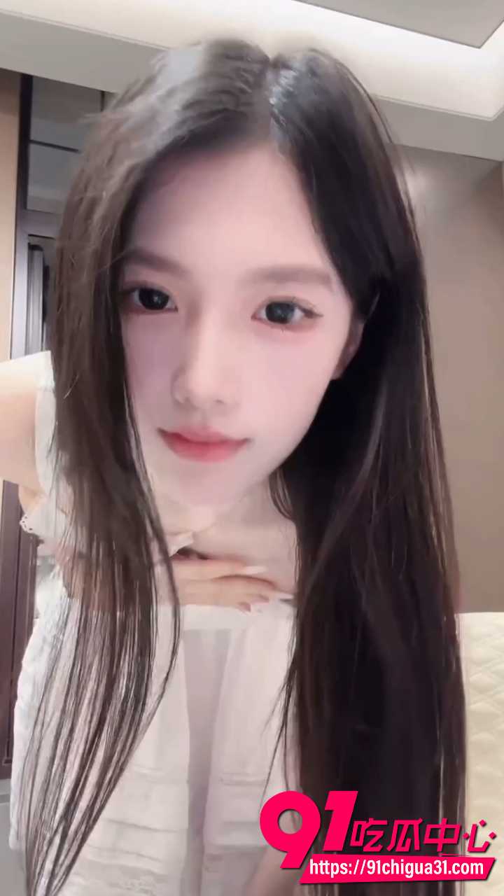 网红萧萧不吃辣直播时故意走光5