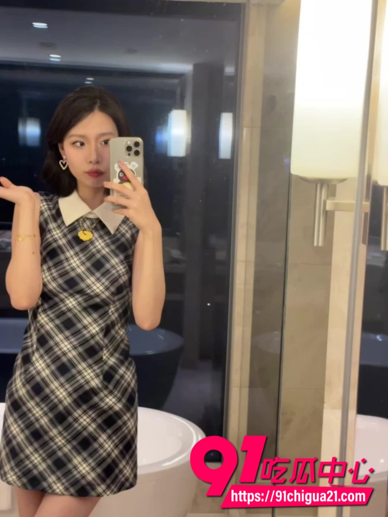 江苏混圈名媛王诗琦白天优雅旗袍仙女 夜里被小富二代调教成专属母狗！12