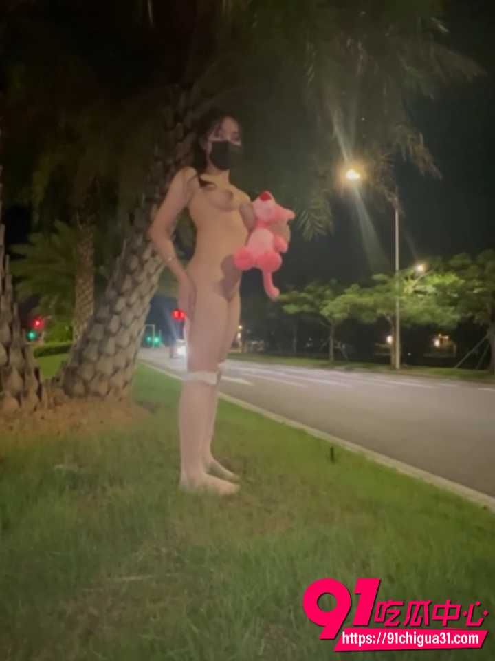户外露出狂魔贝贝深夜全裸6