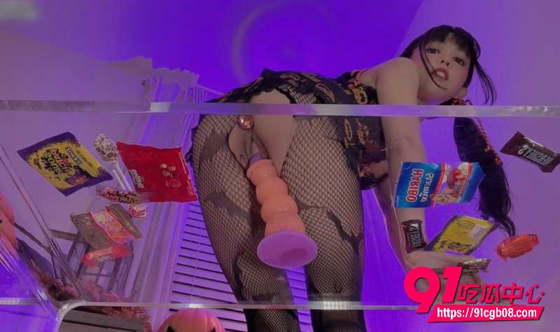 亚裔童颜福利姬 绯红小猫2