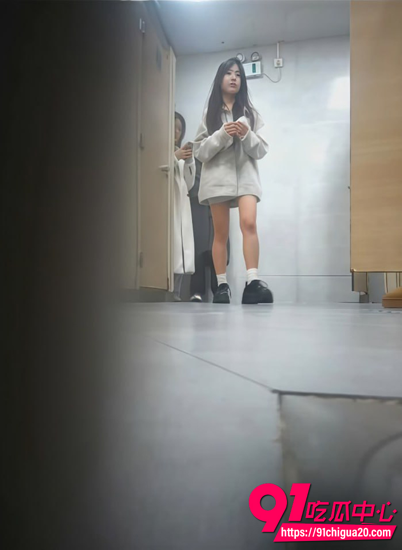 夜总会女厕所偷拍 2