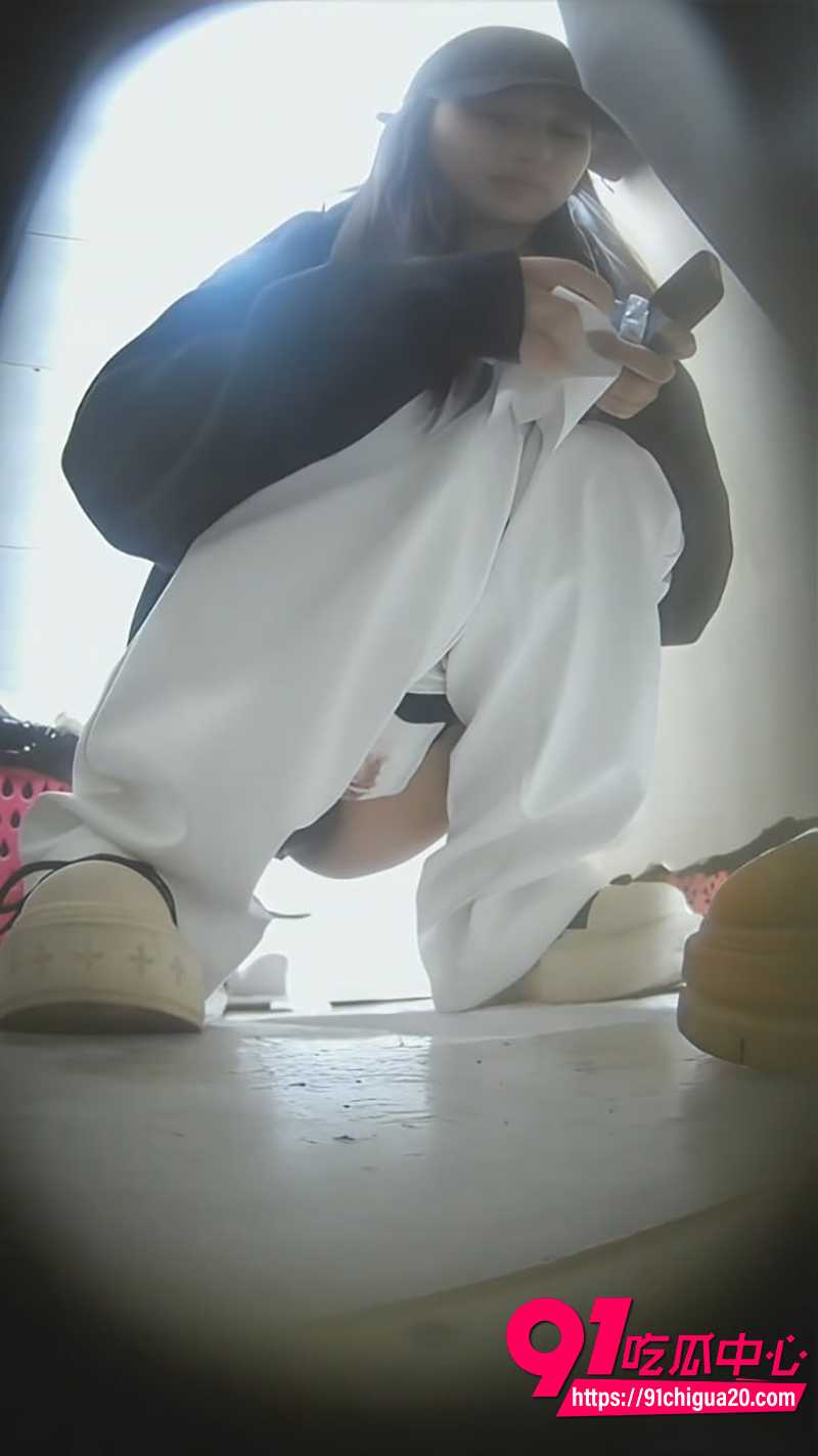 夜总会女厕所偷拍 4