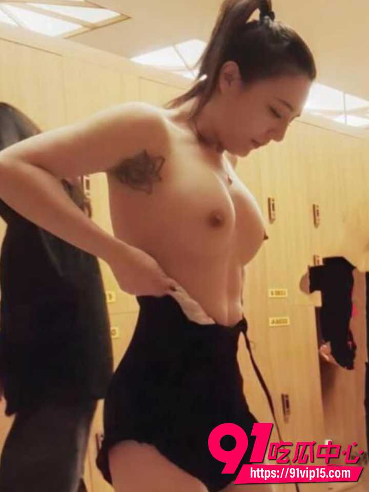 温泉会所女更衣室最新偷拍4