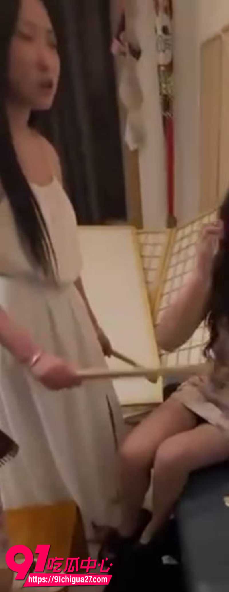 精神小妹霸凌圆脸小美女6