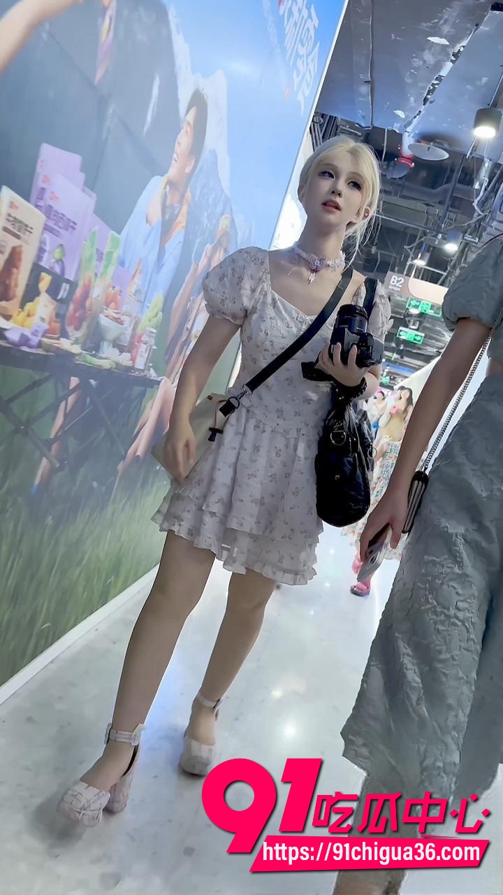 KFC抄底甜美混血学生妹1
