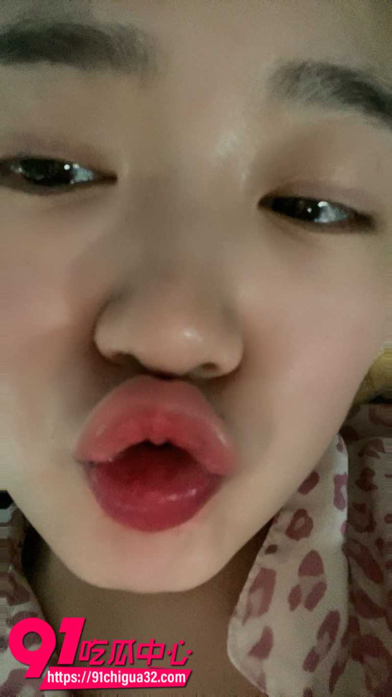 山东淄博女留学生李欣韦毕业于英国谢菲大学背着男友出轨偷情1