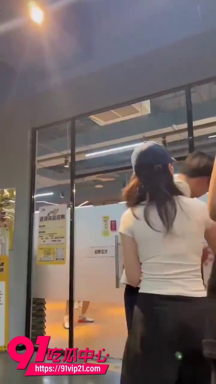 哥们脚踏两只船被找上门5