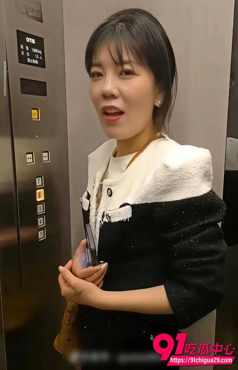 电梯少妇孙晔子  1