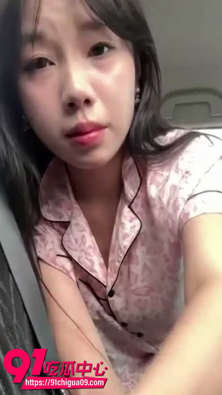 露出女神小妹万元定制全裸露奶4