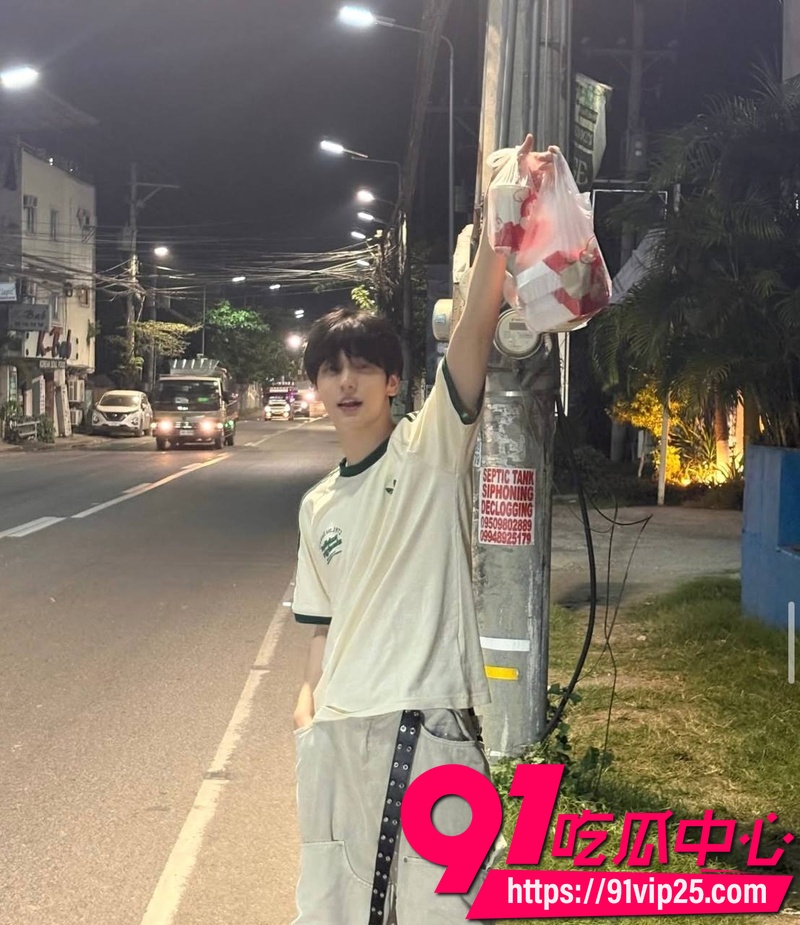 2026年韩国男团TXT队长崔秀彬 被前男友实名爆料出轨 聊天记录曝光脚踏多船 与队友崔然竣亲密学舞引全网热议19