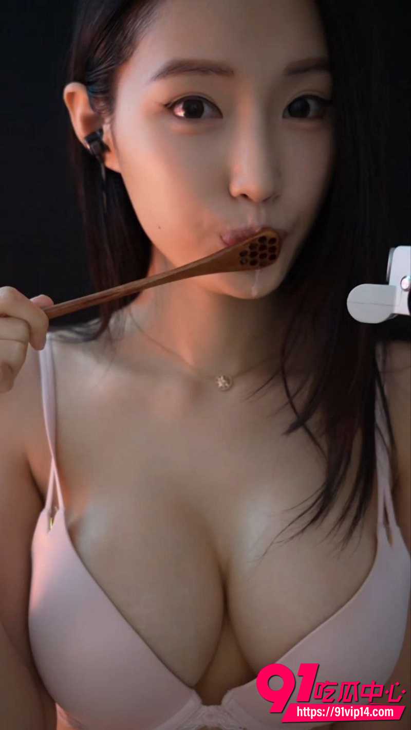 ASMR巨乳声控博主Crystal 2