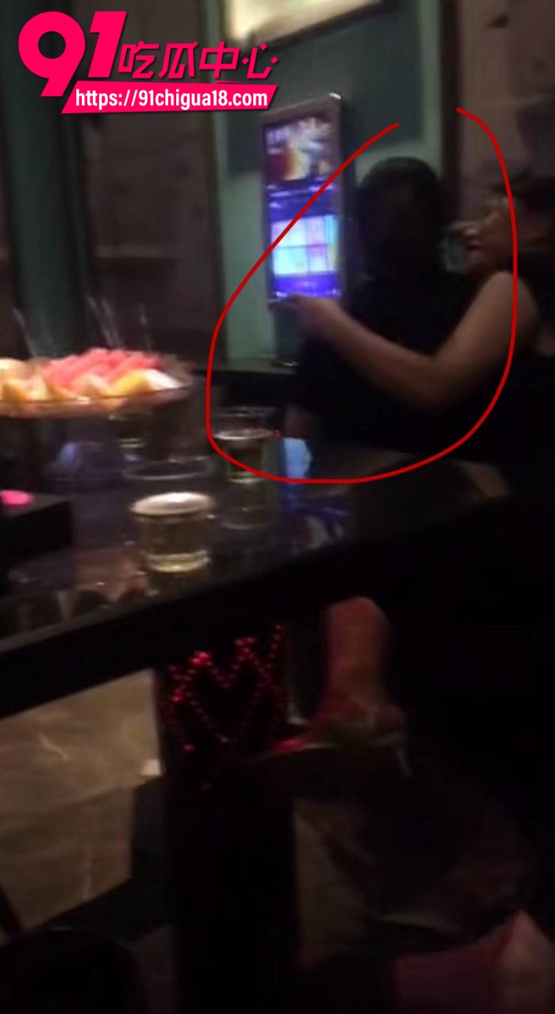 抖音女网红陈雯雯雯勾引闺蜜3ee的男朋友酒店sm激战29
