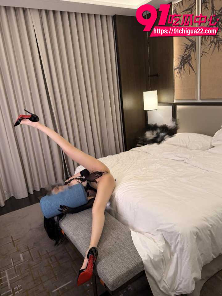 推特NTR顶级人妻ROSEWU酒店黑丝美腿勾魂3