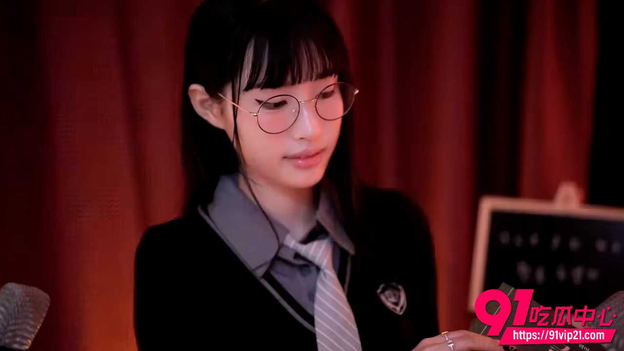ASMR博主Crystal 1