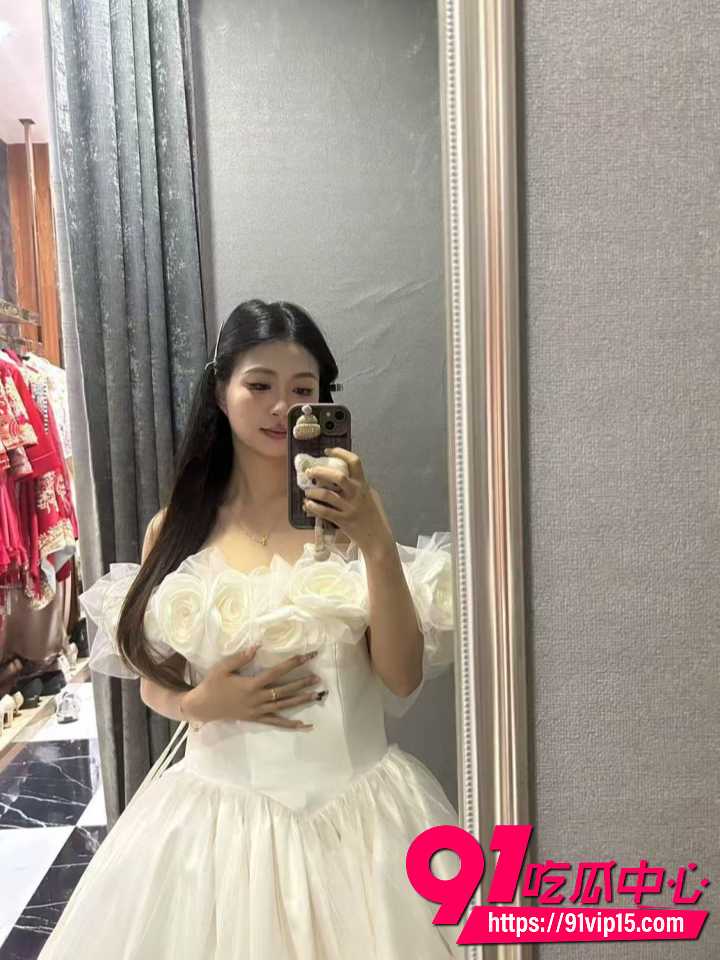 准新娘发请帖当晚睡群友1