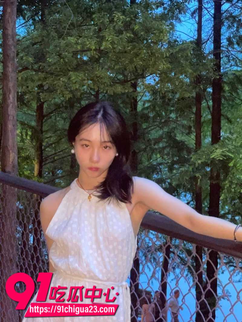 上海大学极品女校花黄予夏被前男友曝光性爱自拍1