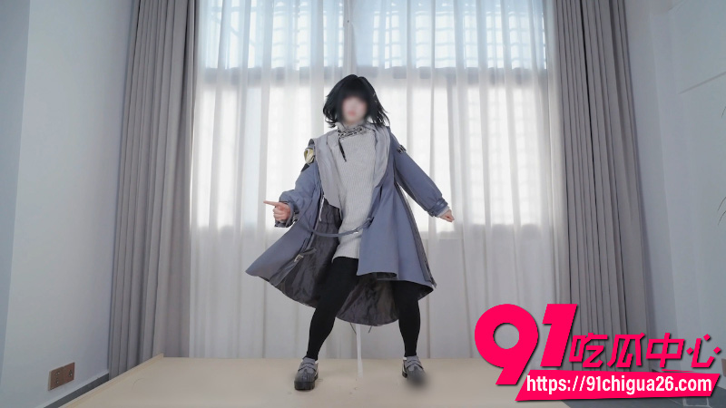 极品福利姬埋导演身穿明日方舟COS服被炮机爆操1
