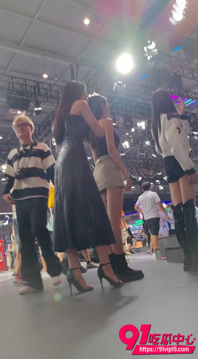 车展抄底偷拍 6