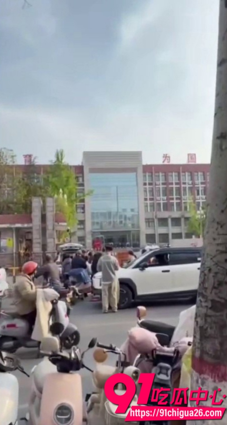 濮阳学子衣柜上吊6