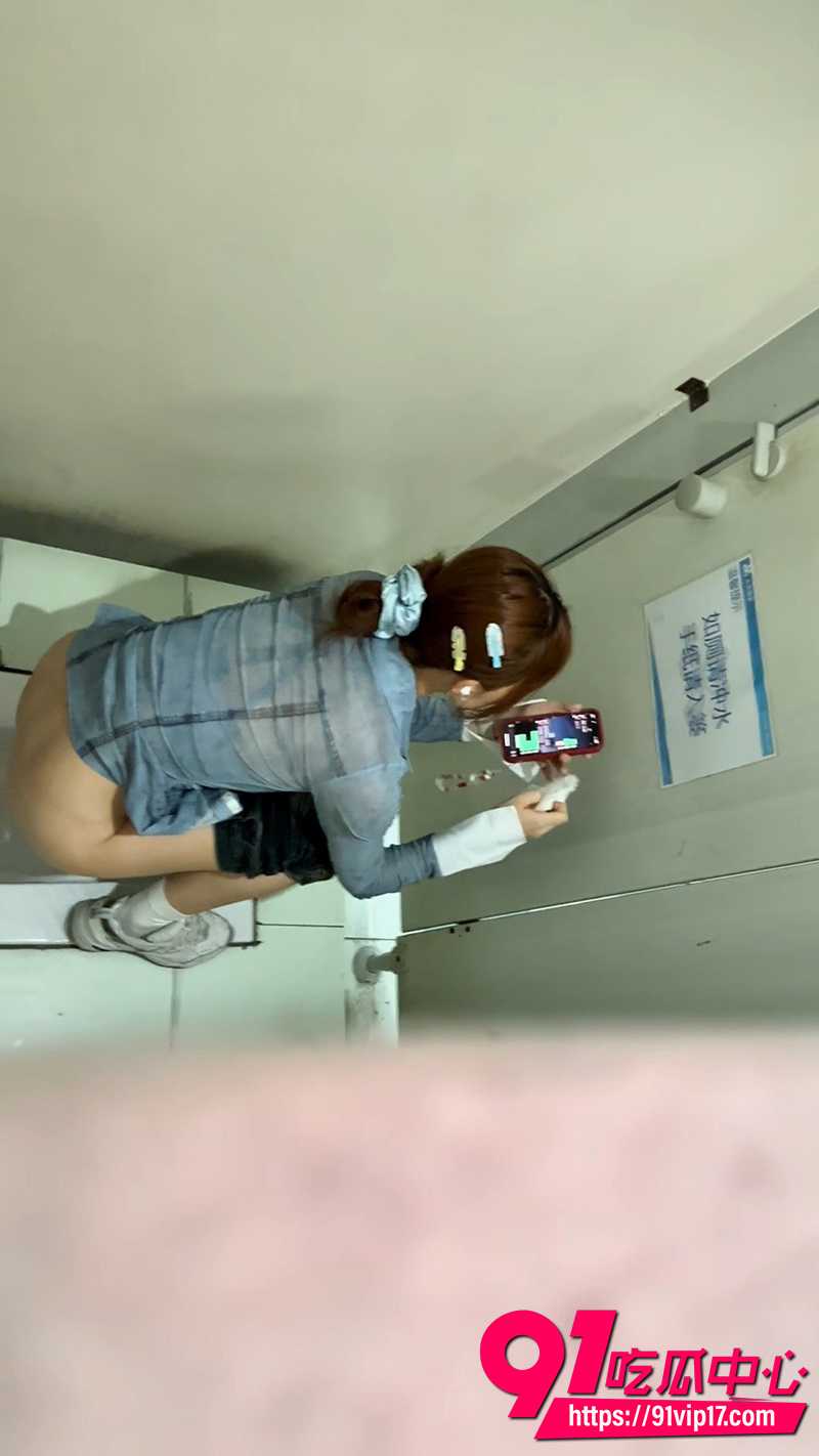 艺校女厕偷拍  4