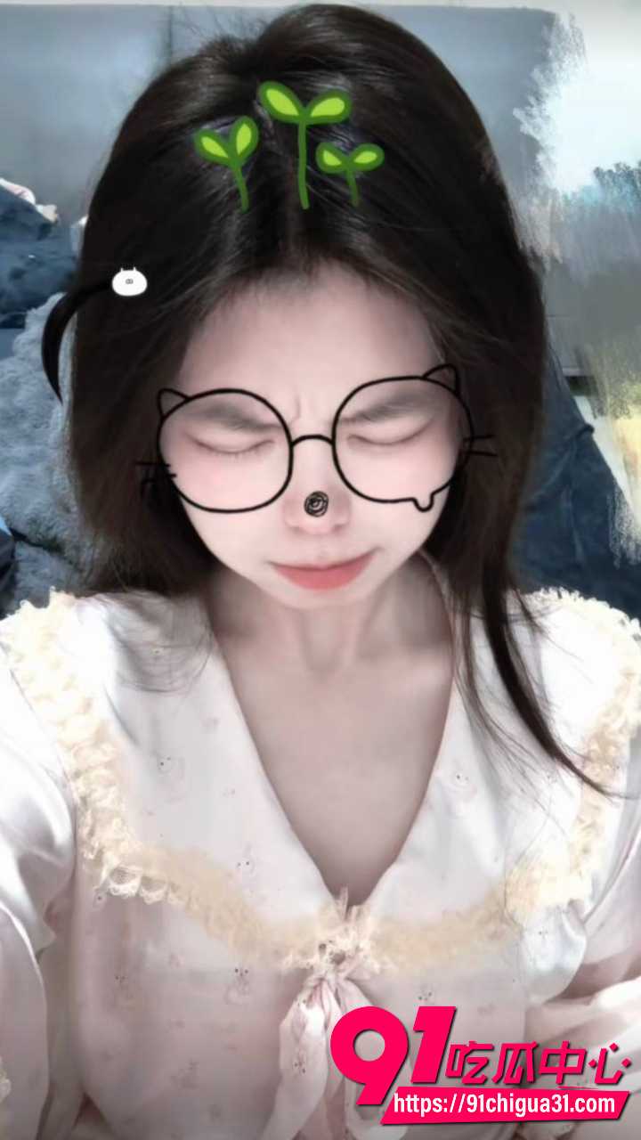 学生妹嫩穴被男友猛抠2
