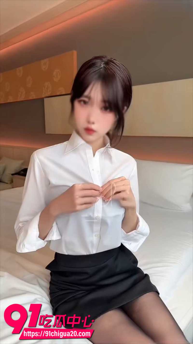 高颜值女神room103身穿OL制服酒店约炮2