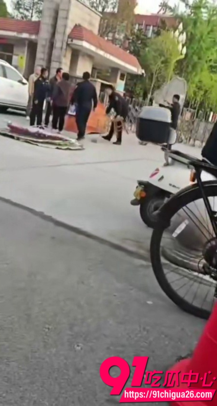 濮阳学子衣柜上吊8