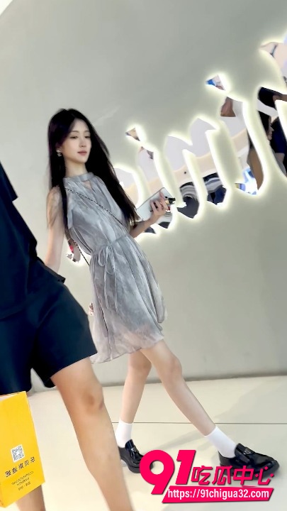 KFC抄底长腿美女1