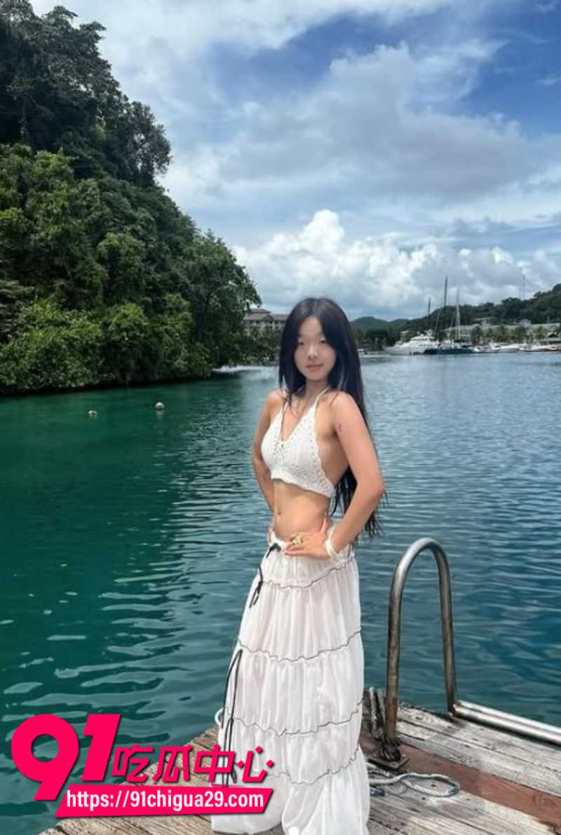 王诗龄女闺蜜angelatian下海兼职福利姬卖淫7