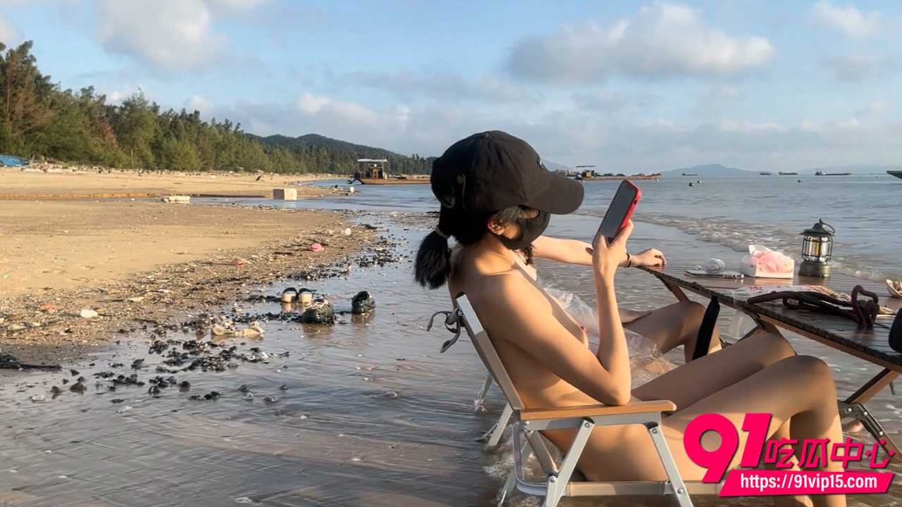 露出博主cikaimoon和闺蜜沙滩全裸7
