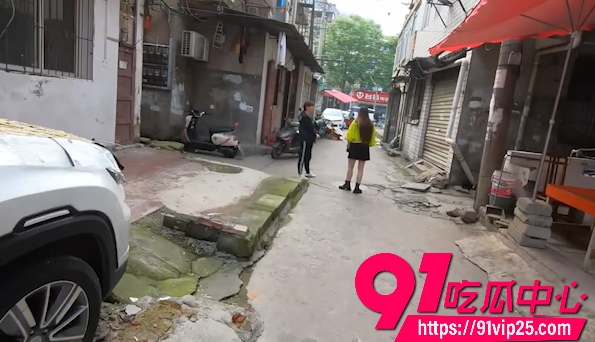 站街大姐不想努力了 1
