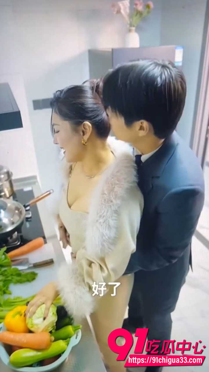擦边短剧穷小子意外一夜情 天后女星酒店醉酒被操 兔女郎情趣套装叫得销魂
