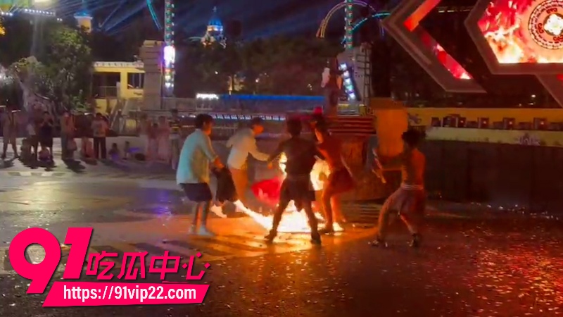 江苏徐州乐园演出突发惨剧女演员表演火裙舞裙摆爆燃瞬间秒变火球4