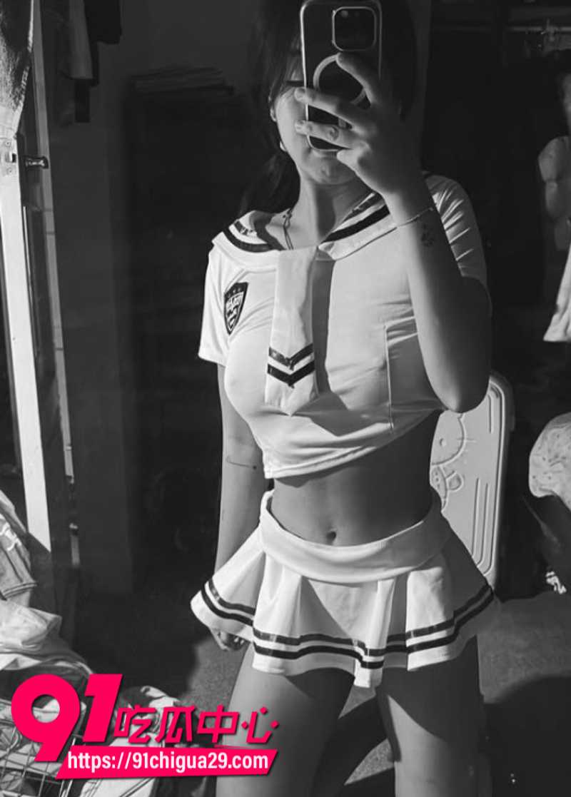 王诗龄女闺蜜angelatian下海兼职福利姬卖淫6
