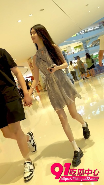 KFC抄底长腿美女9