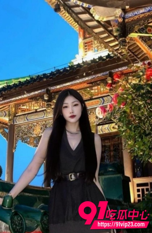 重庆反差大长腿张若曦 裸贷自拍曝光 金主嫌弃美颜过重直接公开M字腿自慰视频2