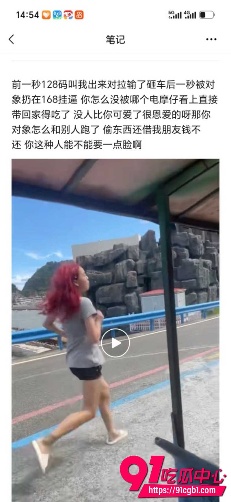 胡伊洋持棍挥舞踢门4
