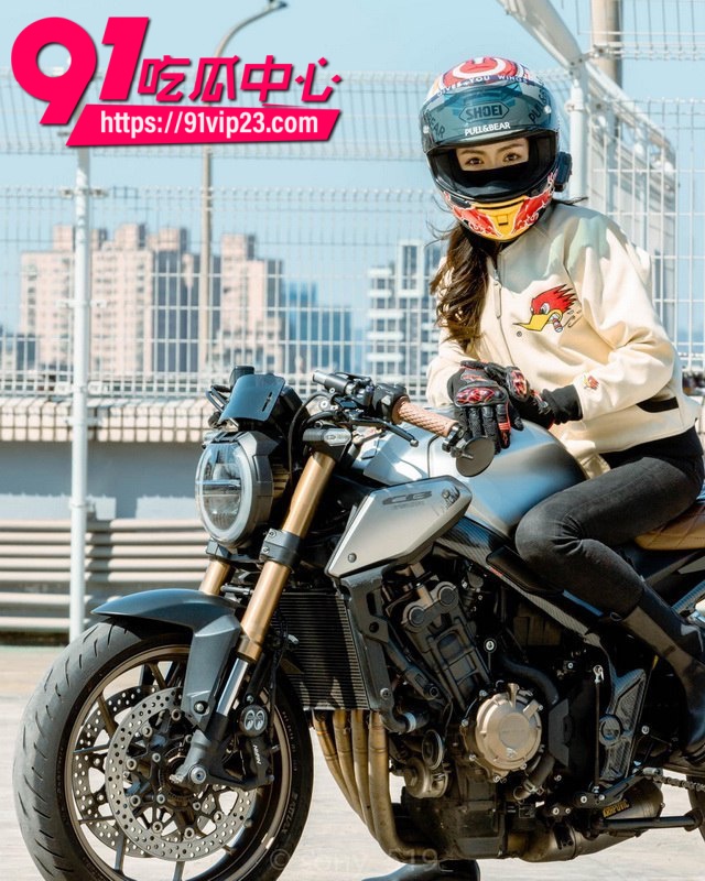 台湾高冷机车女神 床上跪吞口交狂吸大吊 女上位骑乘后入猛操娇喘连连反差拉满2