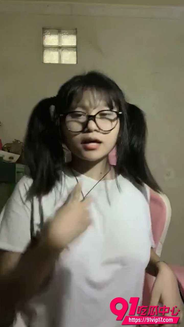 东南亚大奶精神小妹8