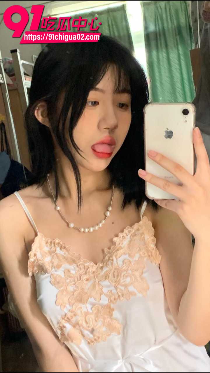 海南李笑伊清纯与男友做爱4