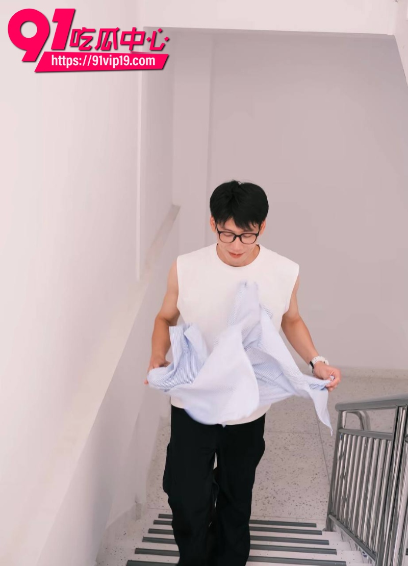 泉州中学体育教师地陪博主台风来了被爆立单身深情人设骗色多人19