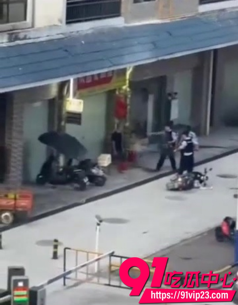 8月6日广西柳州融水现代城持刀伤人 网传未给钱引发命案目前仍无官方通报1